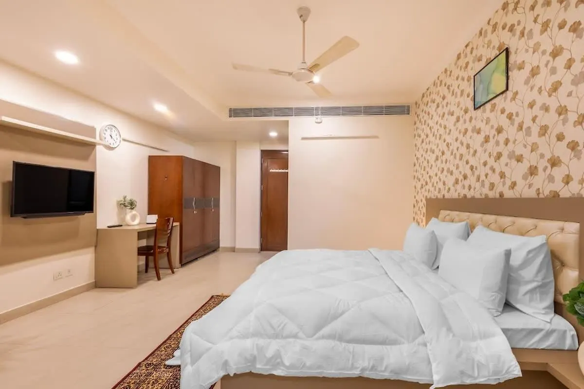 Tranquil Nest In Gurgaon With Balcony Daire